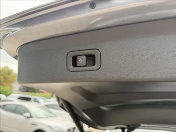 Car image 32