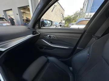 Car image 40