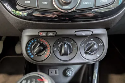 Car image 16
