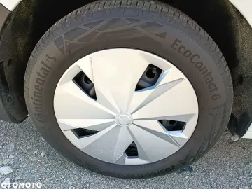 Car image 37