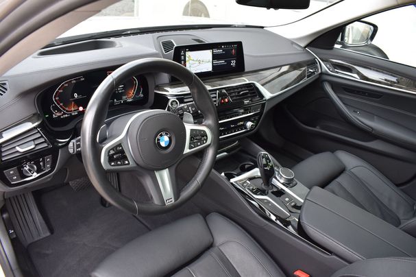 BMW 540d Touring xDrive 235 kW image number 16