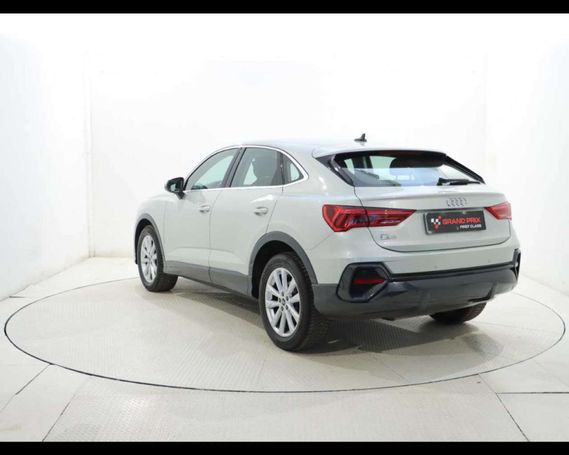 Audi Q3 35 TDI S tronic Business 110 kW image number 4