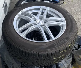 Car image 35