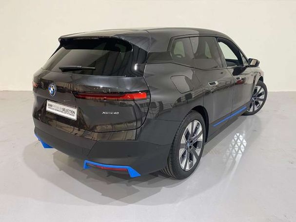 BMW iX xDrive40 240 kW image number 6