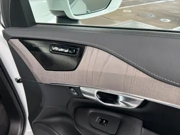 Car image 34