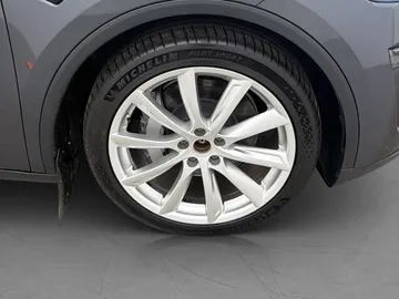 Car image 35
