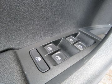 Car image 35