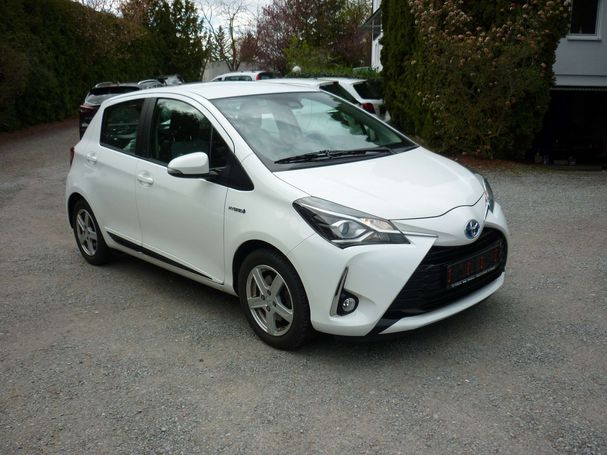 Toyota Yaris Hybrid 74 kW image number 2