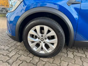Car image 26