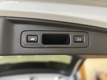 Car image 44