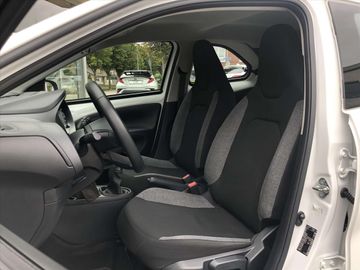 Car image 16