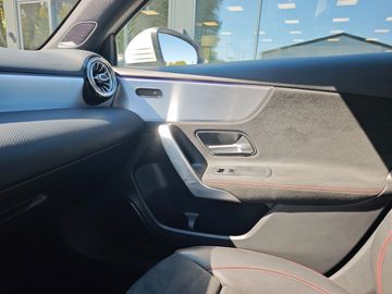 Car image 32