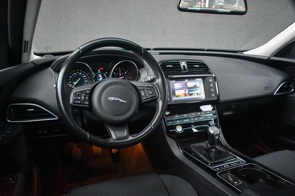 Jaguar XE 132 kW image number 14