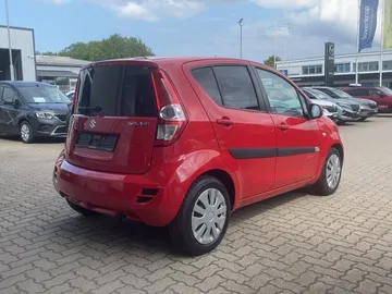 Car image 4