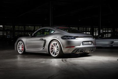 Car image 4