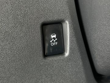 Car image 33