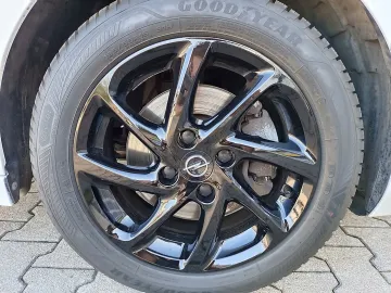 Car image 37