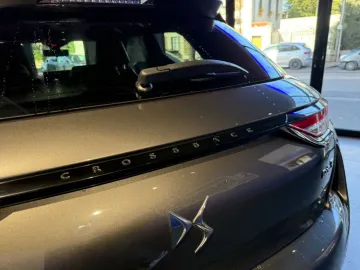 Car image 30