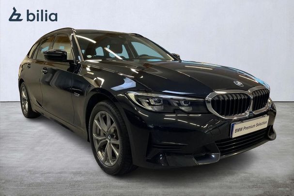 BMW 330e Touring M Sport xDrive 216 kW image number 20