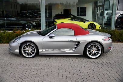 Car image 4