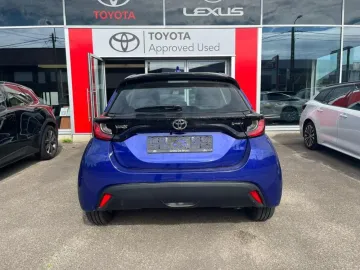 Car image 2