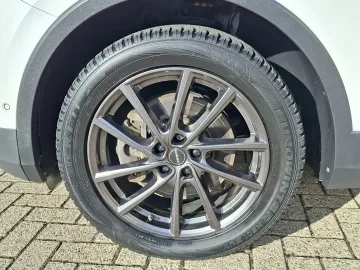 Car image 38