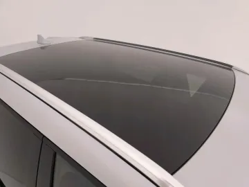 Car image 34