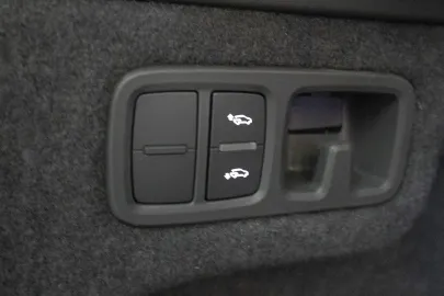 Car image 42