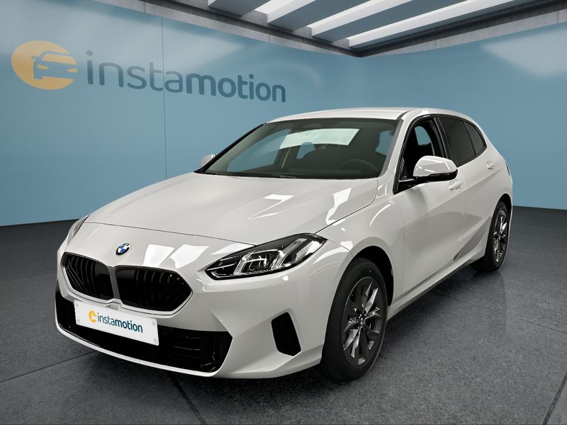 BMW 116 Driving
