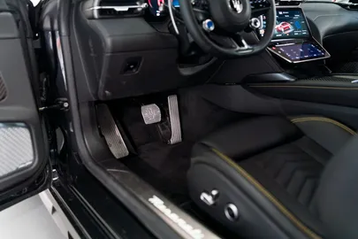 Car image 30