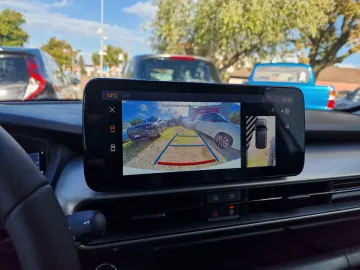 Car image 17