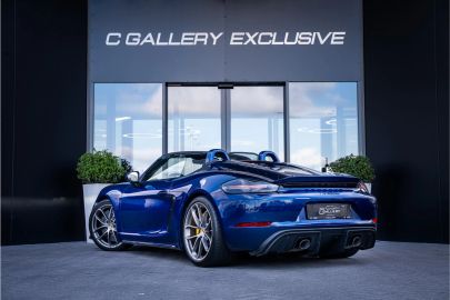 Car image 4