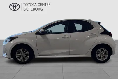 Car image 5