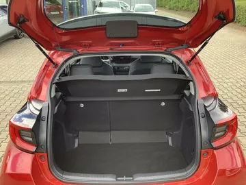 Car image 18
