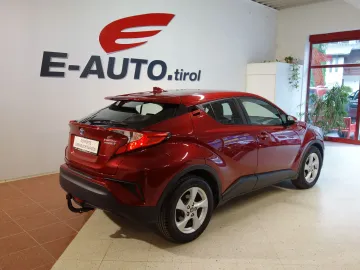 Car image 4