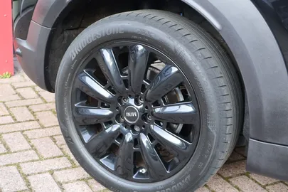 Car image 28