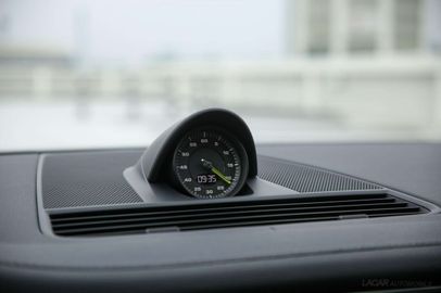 Car image 32