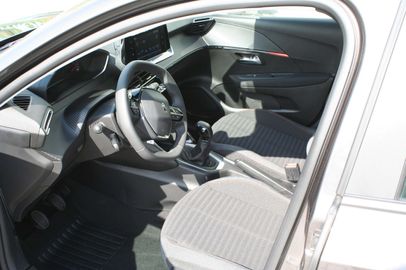 Car image 9