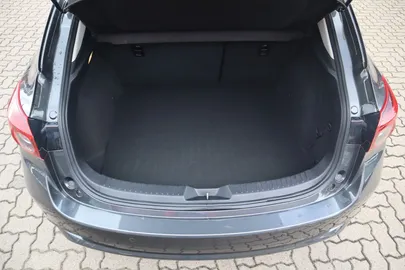 Car image 32
