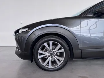 Car image 18