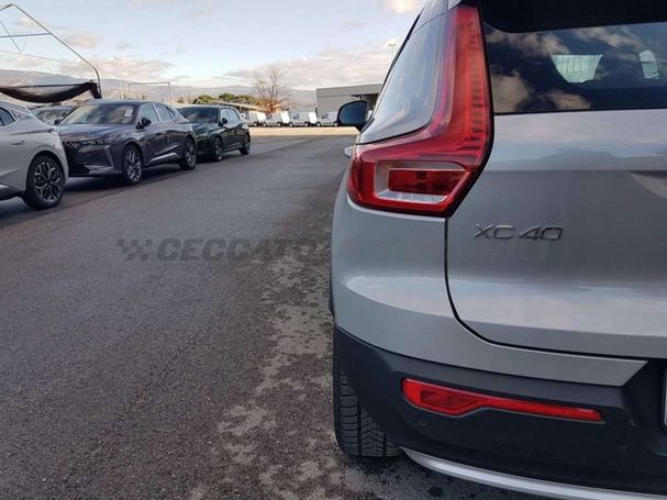 Volvo XC40 T2 Essential 95 kW image number 9