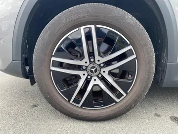 Car image 35