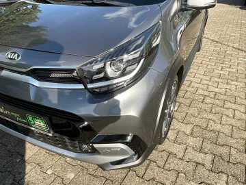 Car image 30