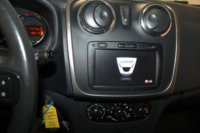 Car image 13