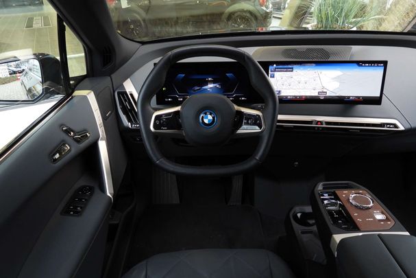 BMW iX xDrive40 240 kW image number 4