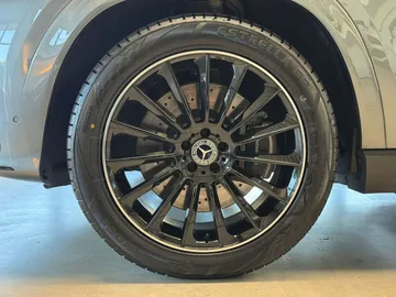 Car image 40