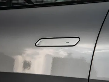Car image 43