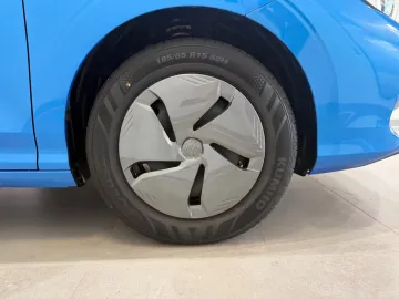 Car image 23
