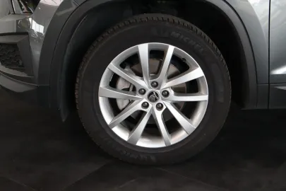 Car image 32