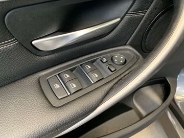 Car image 38